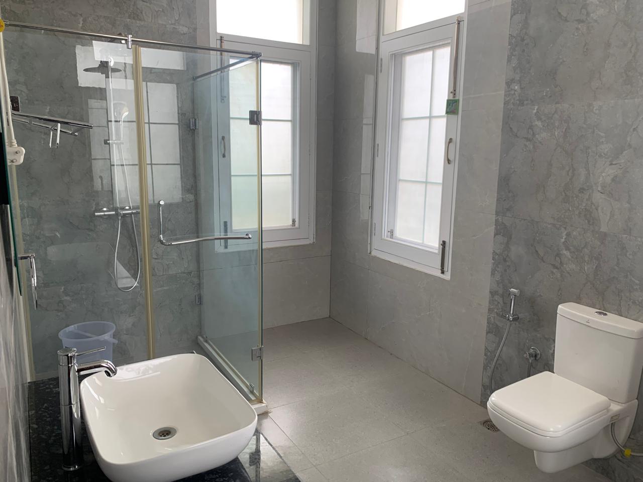 Super Deluxe Bathroom